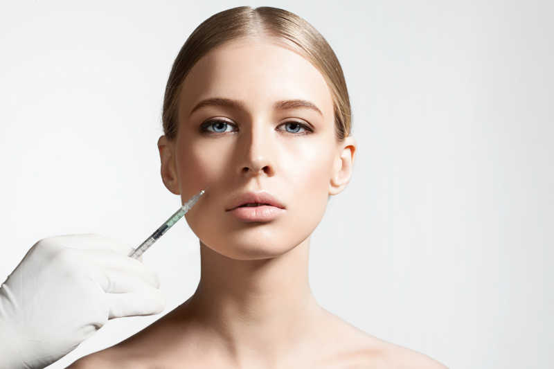 美女美容注射鼻唇沟特写