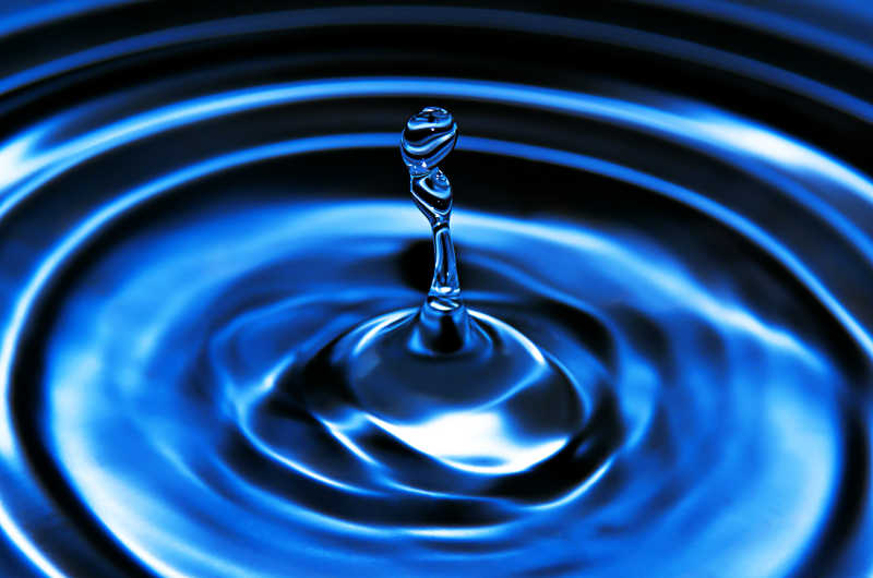 蓝色水滴特写