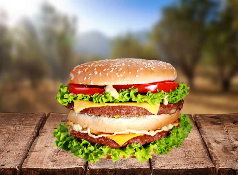 生菜西红柿牛肉汉堡包