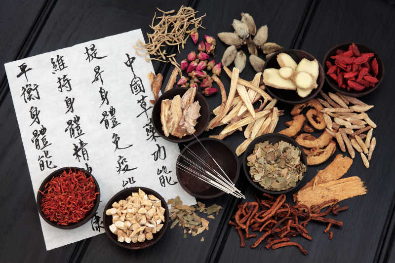 针灸针与中草药