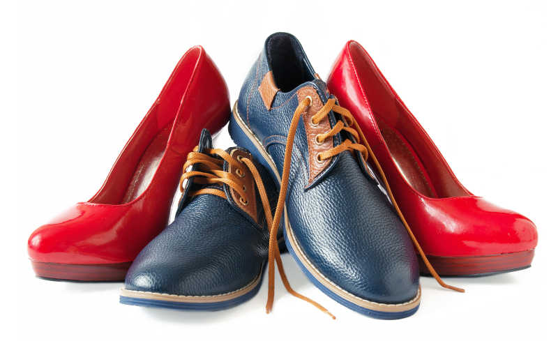 女士高跟鞋和男士皮鞋
