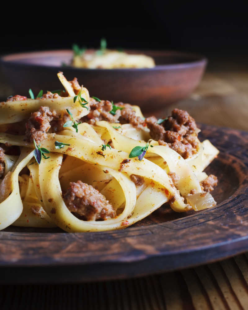 木碗里的美味面条