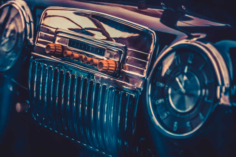 豪华复古汽车仪表盘内饰