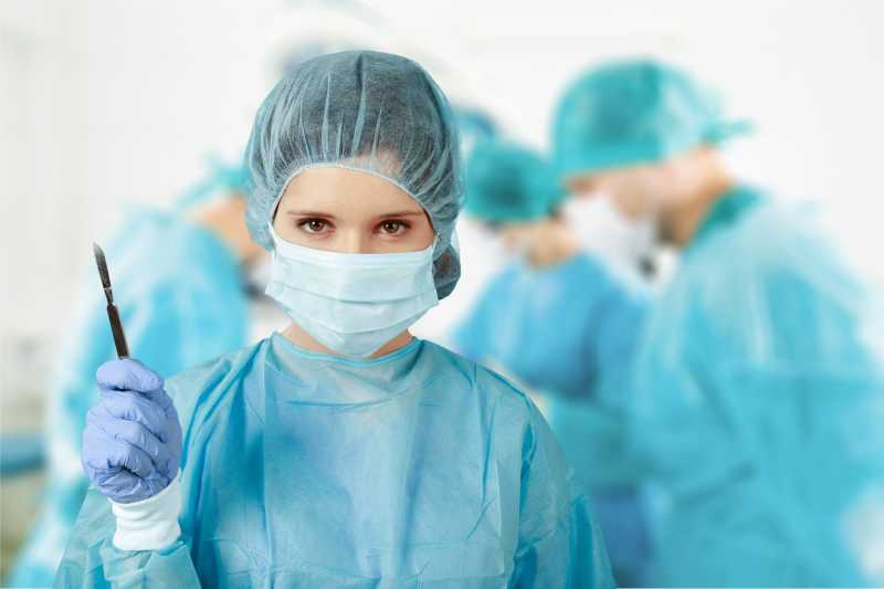 外科医生做手术护士特写