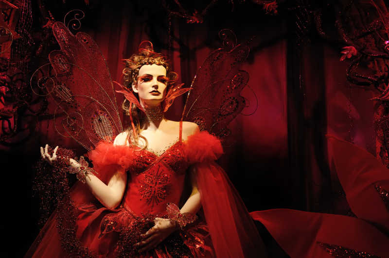 穿红衣服的高级时装模特儿