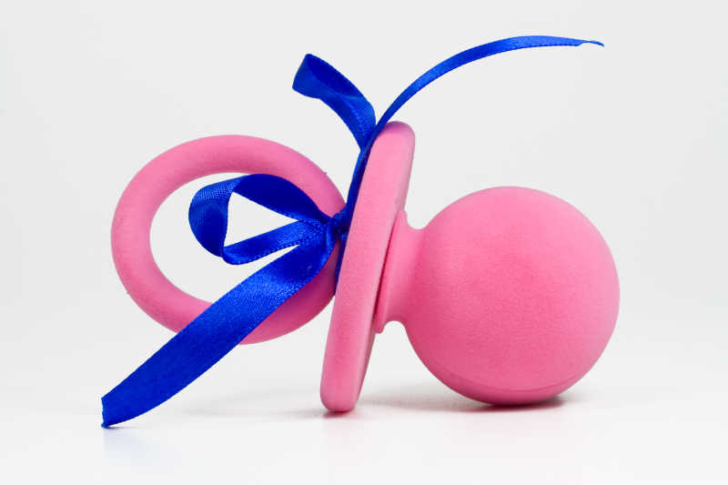 白色背景下的首饰盒