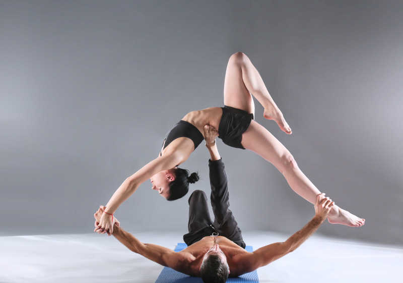 情侣的瑜伽练习