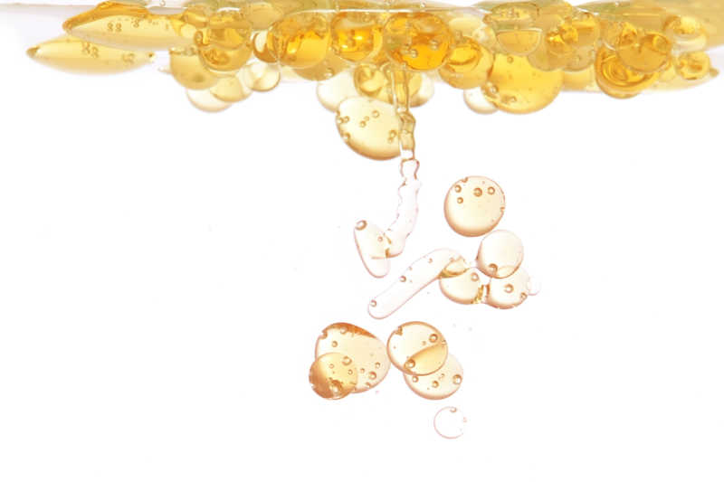 水中形成的油气泡