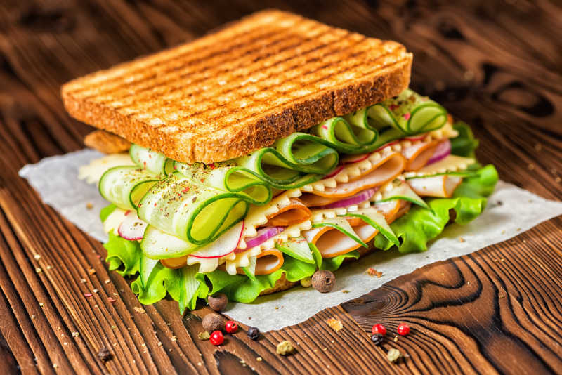 木背景下的美味汉堡包