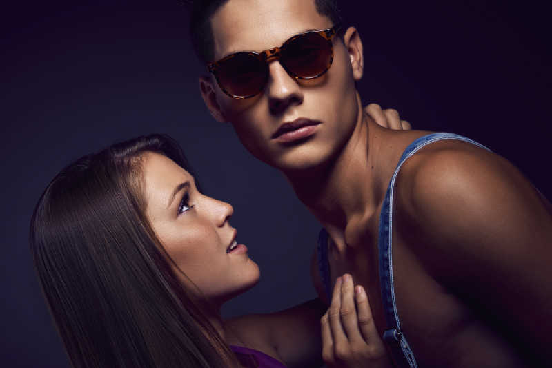 年轻情侣性感写真