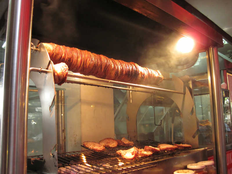 烤箱里的美味土耳其烤肉