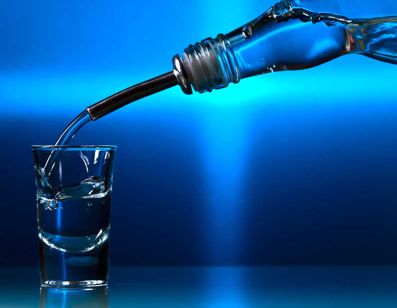 伏特加酒在吧台上