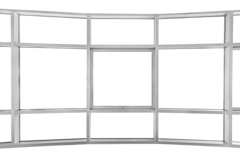 白色背景下带着透明玻璃的金属窗