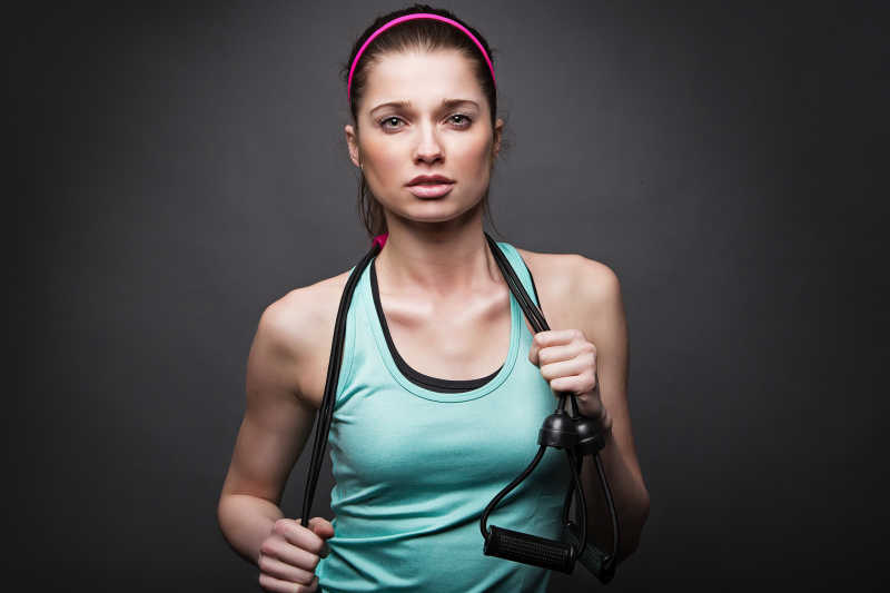 正在健身的美女图