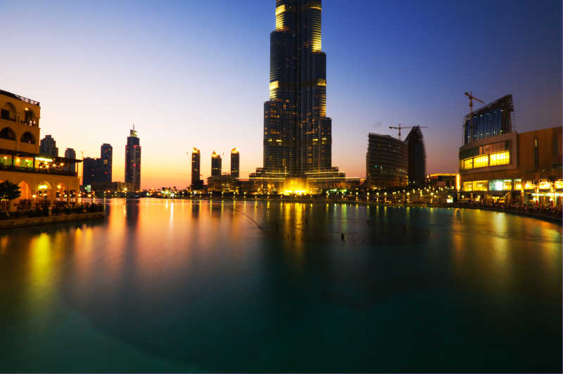 迪拜的夜景与购物中心