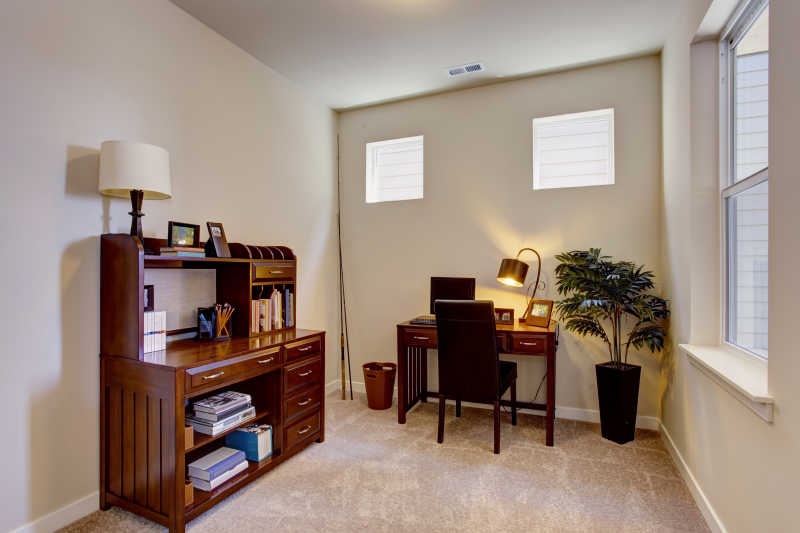 房间里精致的木质家具