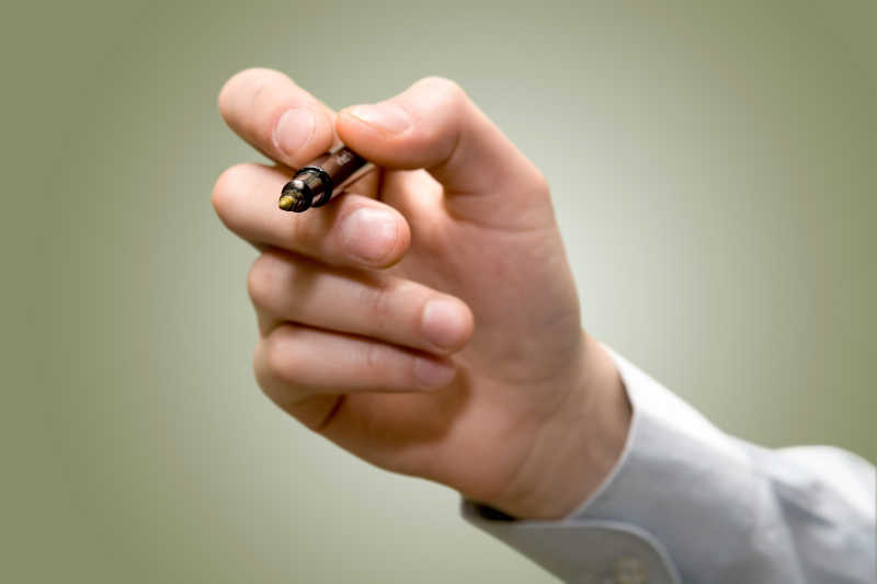 商人手里的钢笔