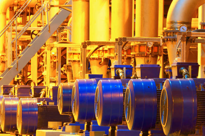 现代大型工厂内部设备