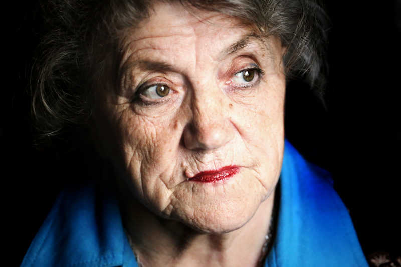 美丽的老奶奶肖像