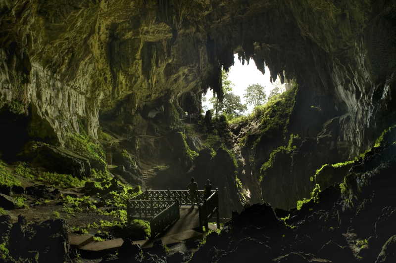 婆罗洲自然岩洞风景