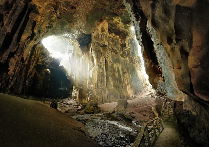 婆罗洲美丽洞穴