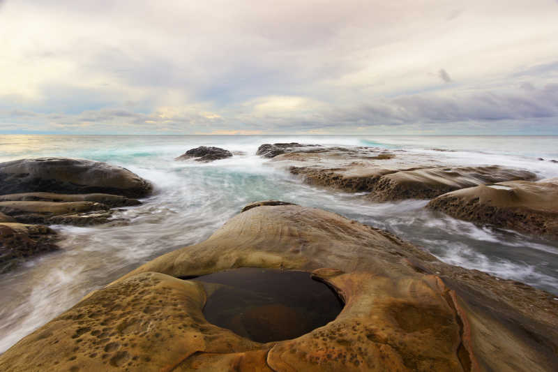 海滩岩石自然风景