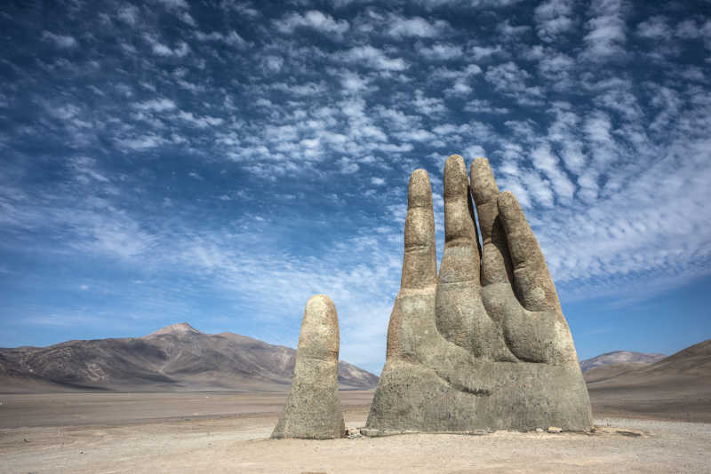 智利阿塔卡马沙漠的象征雕塑