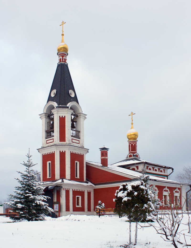 冬天的圣尼古拉斯正教会图片 白云背景下冬天的圣尼古拉斯正教会素材 高清图片 摄影照片 寻图免费打包下载