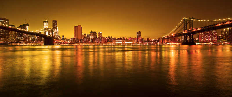 夜晚灯光闪烁的曼哈顿城市风景