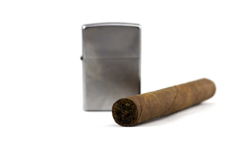雪茄和打火机