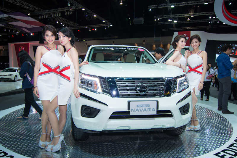 曼谷国际汽车博览会上的车模和汽车