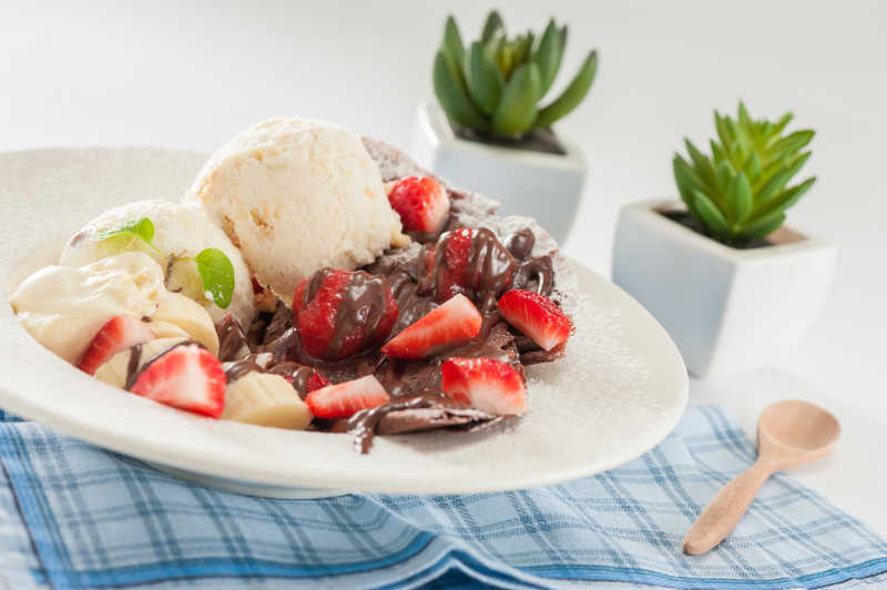 一份水果冰激凌