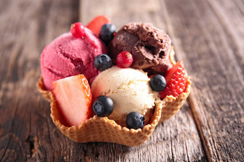 一份精美的冰淇淋