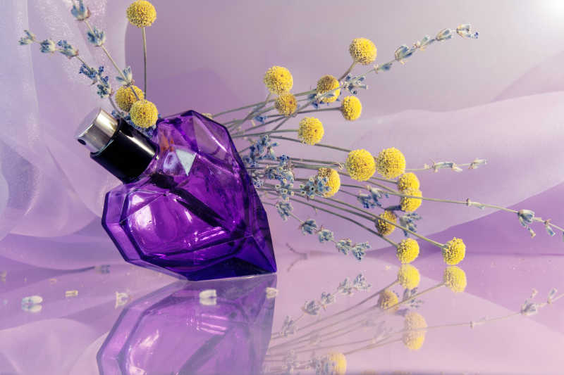 花型香水概念图片 紫色香水瓶和花素材 高清图片 摄影照片 寻图免费打包下载