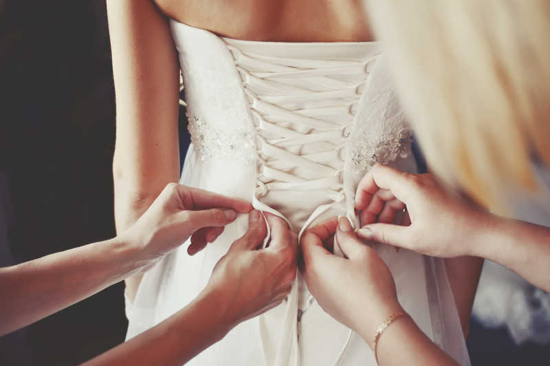 穿婚纱的新娘