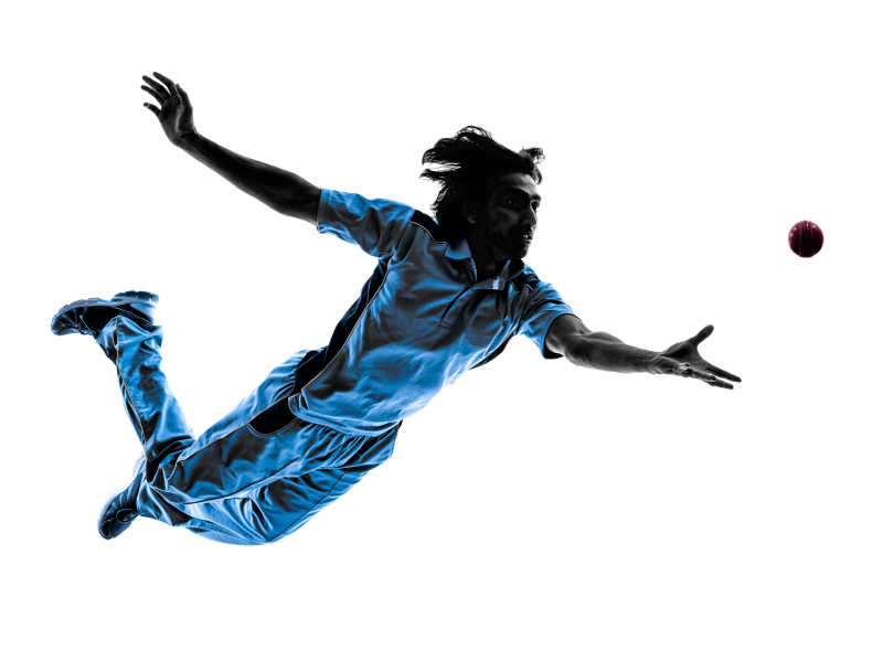 白色背景下穿蓝色运动服的运动员做出接球动作