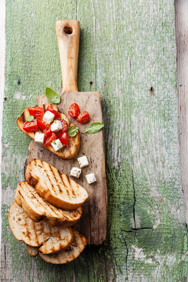 西红柿奶酪三明治面包