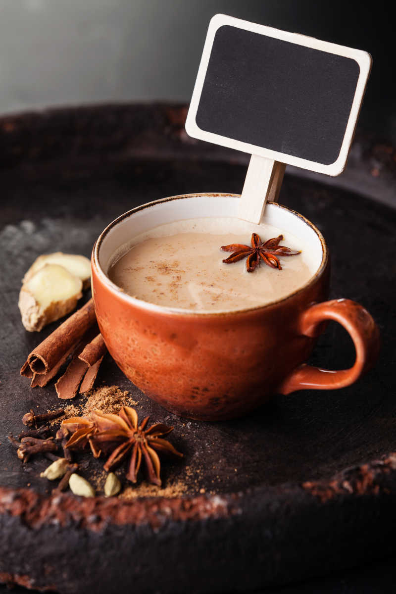 衣夹装饰的印度茶和香料