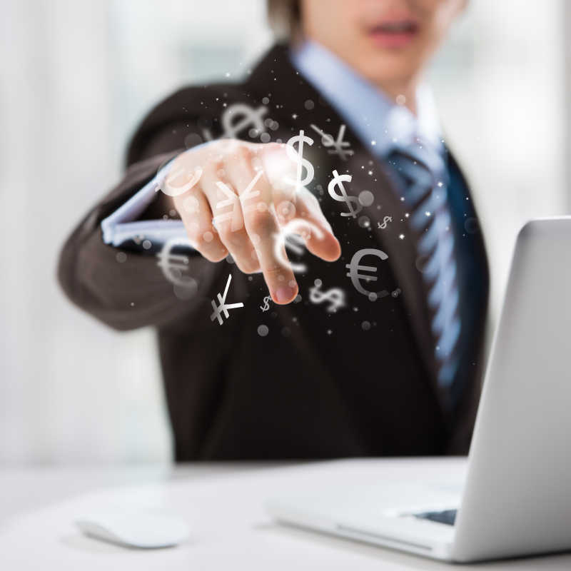 手上有货币符号的商人