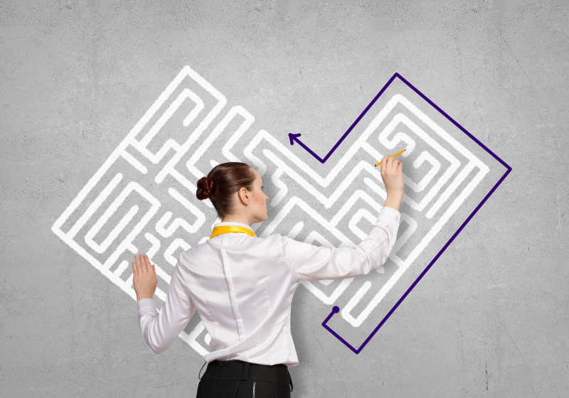 商人绘制墙面迷宫