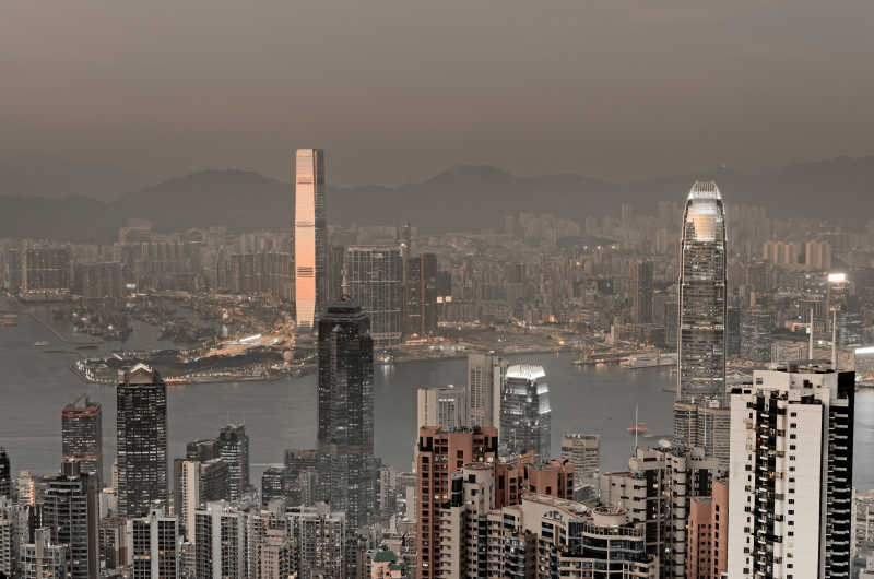 香港日落时分的高层公寓航拍