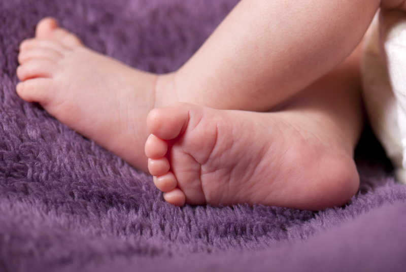 婴儿的双脚特写