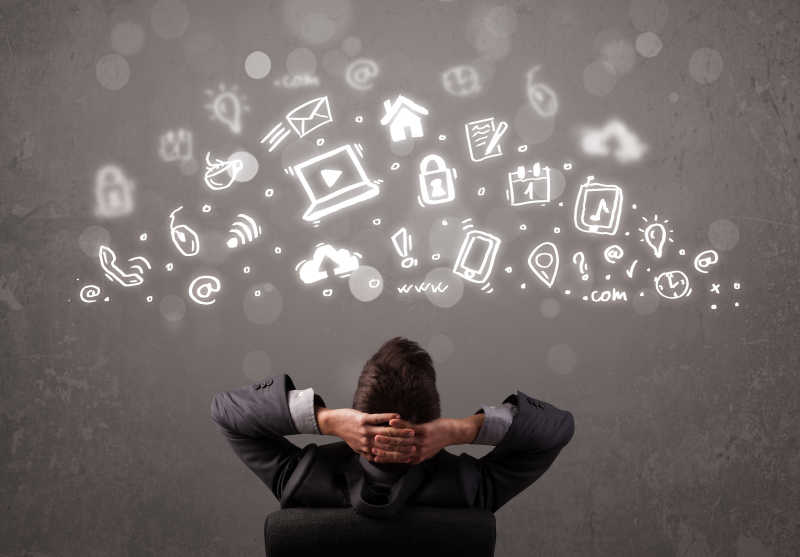 灵感丰富的商人靠在椅子上休息