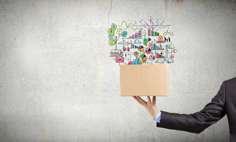 手中箱子里的创意思维