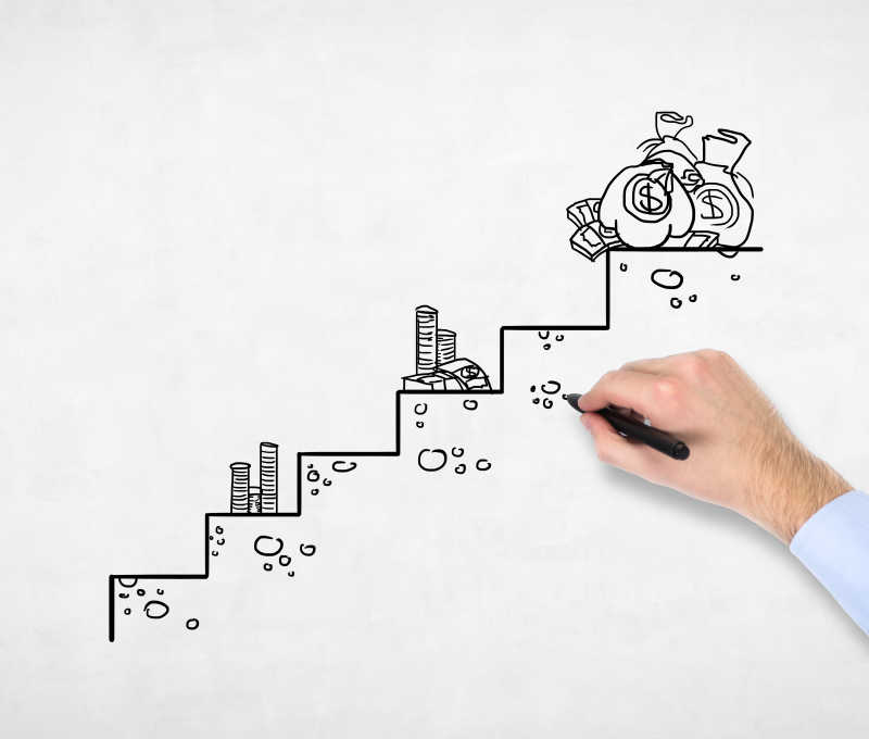 正在画金钱积累阶梯的手