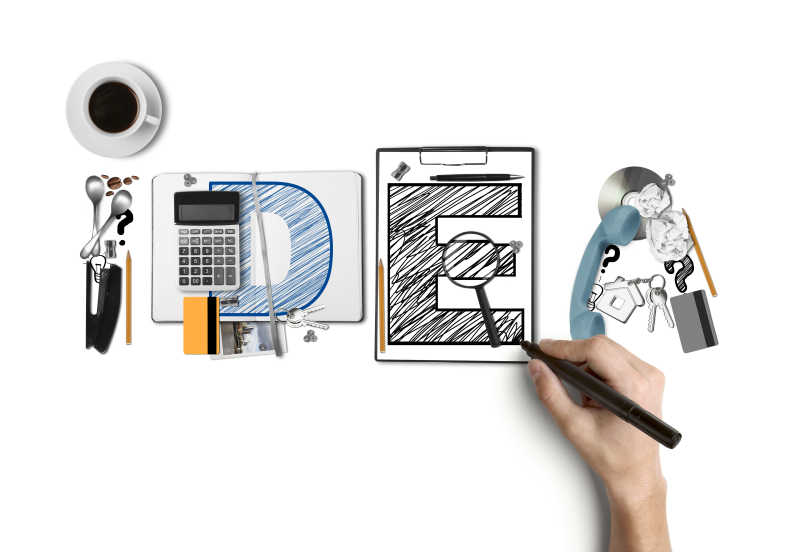 白色背景下一只手正在绘画