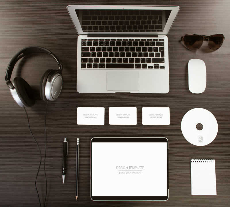 电脑和与电脑相关的一系列物品