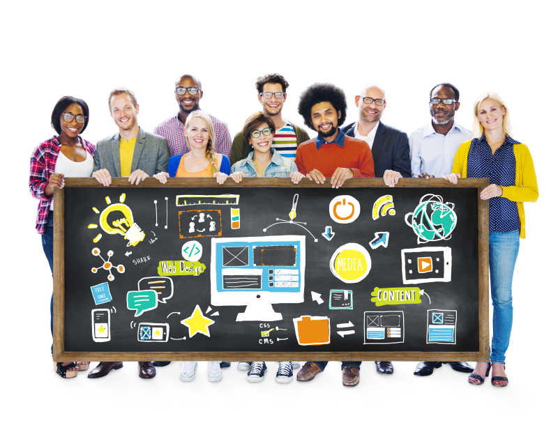 一群人拿着一款画满图标的黑板