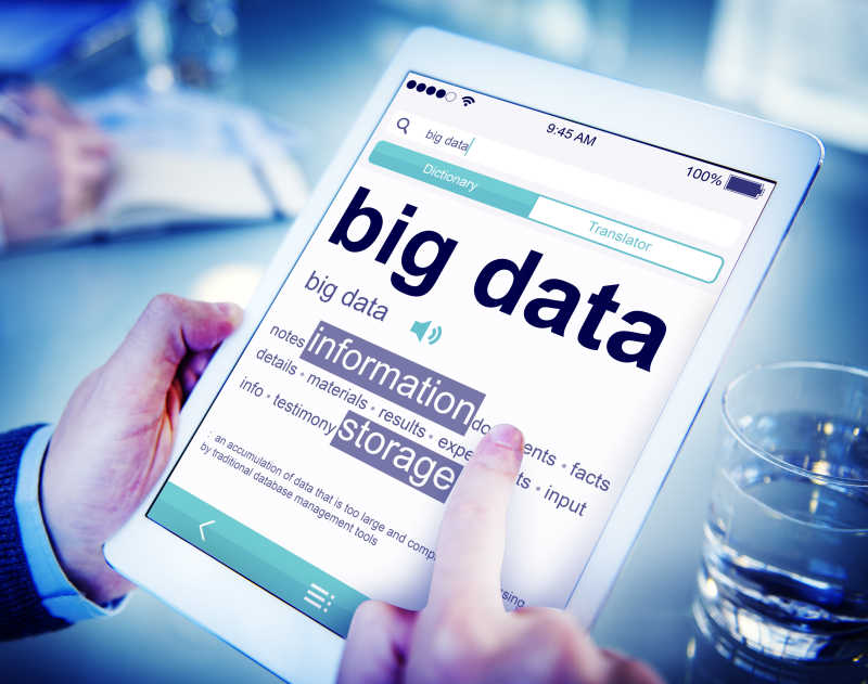 平板电脑展示大数据概念