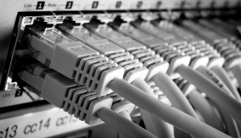 连接在数据接口的光纤电缆